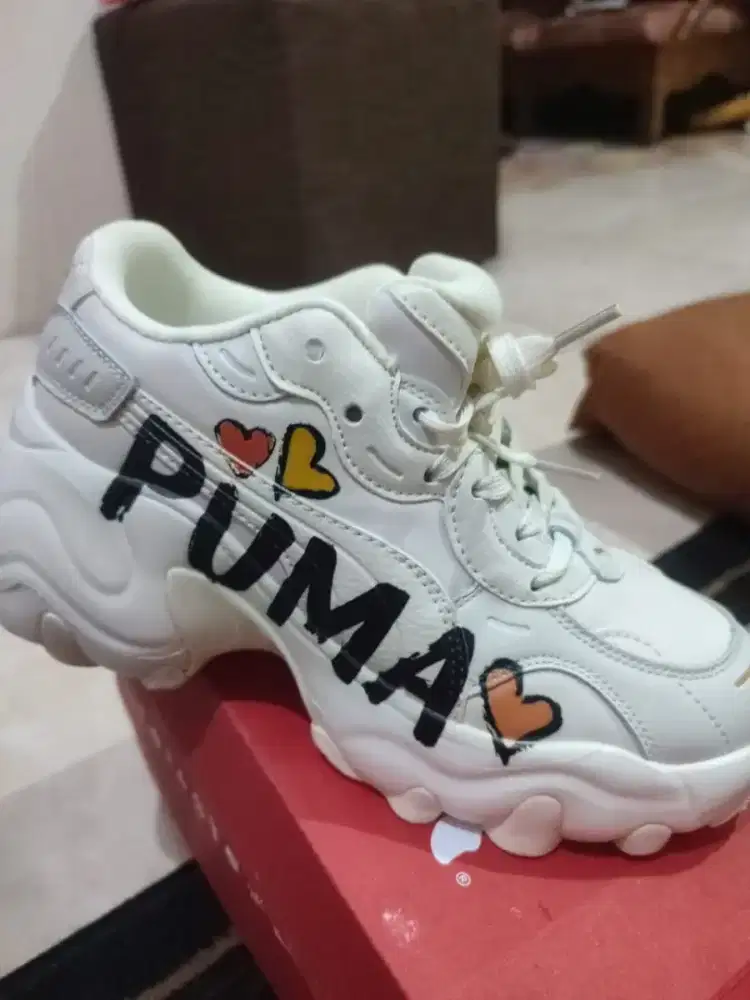 Sepatu import vietnam