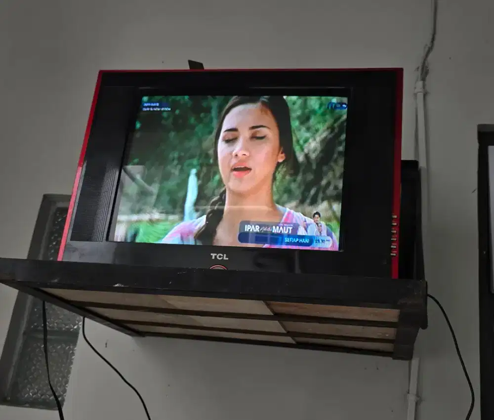 TV tabung flat TCL 21 inch