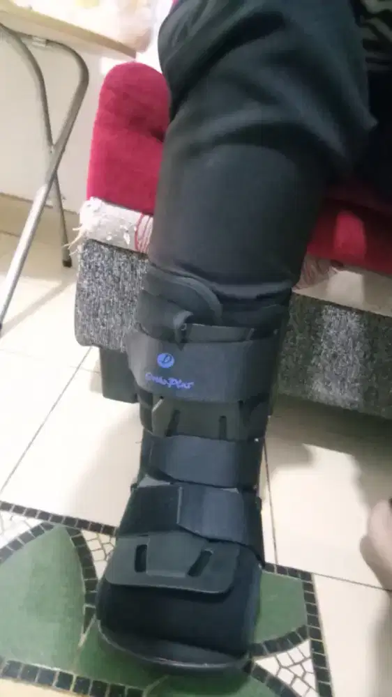 Sepatu Terapi/Angkle Brace