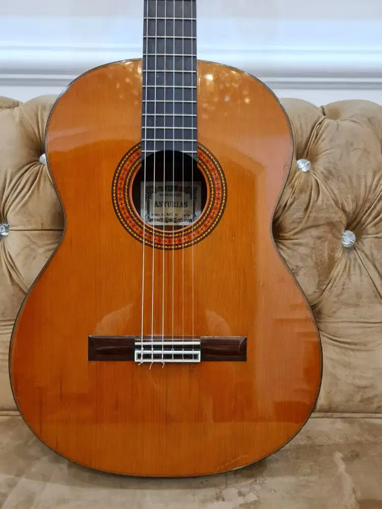 Gitar Klasik Asturias 60