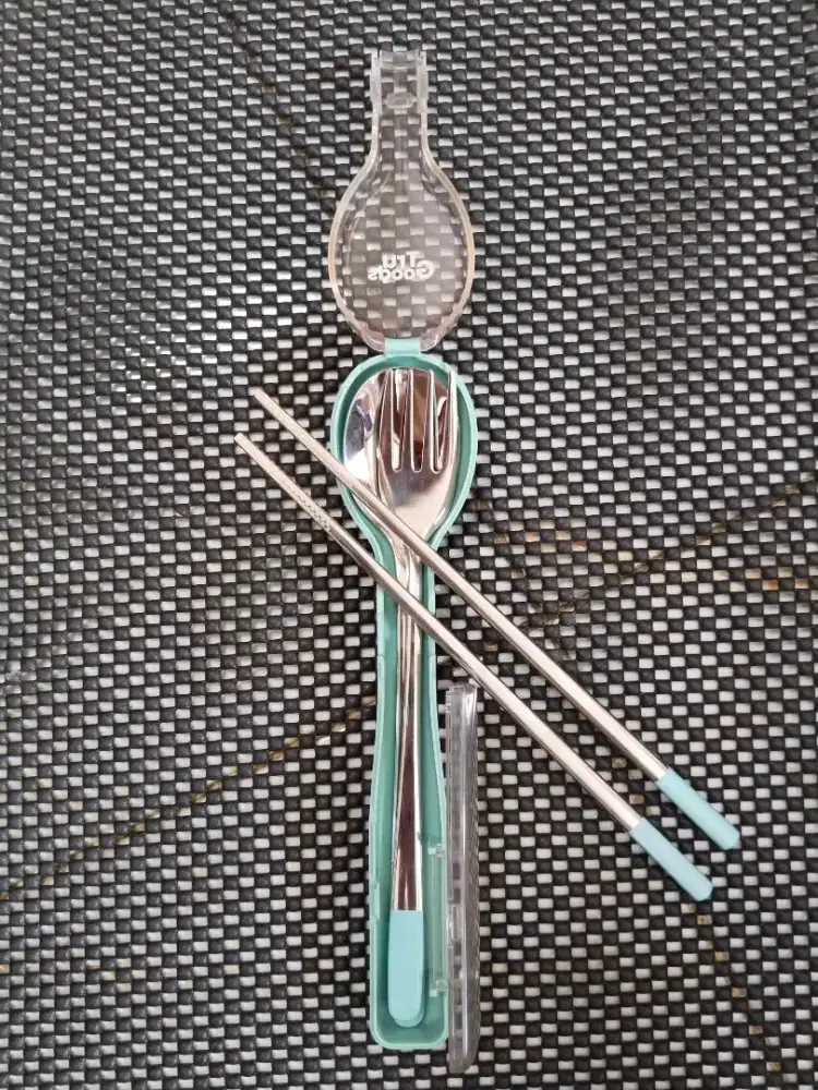 Set alat makan merk tru goods