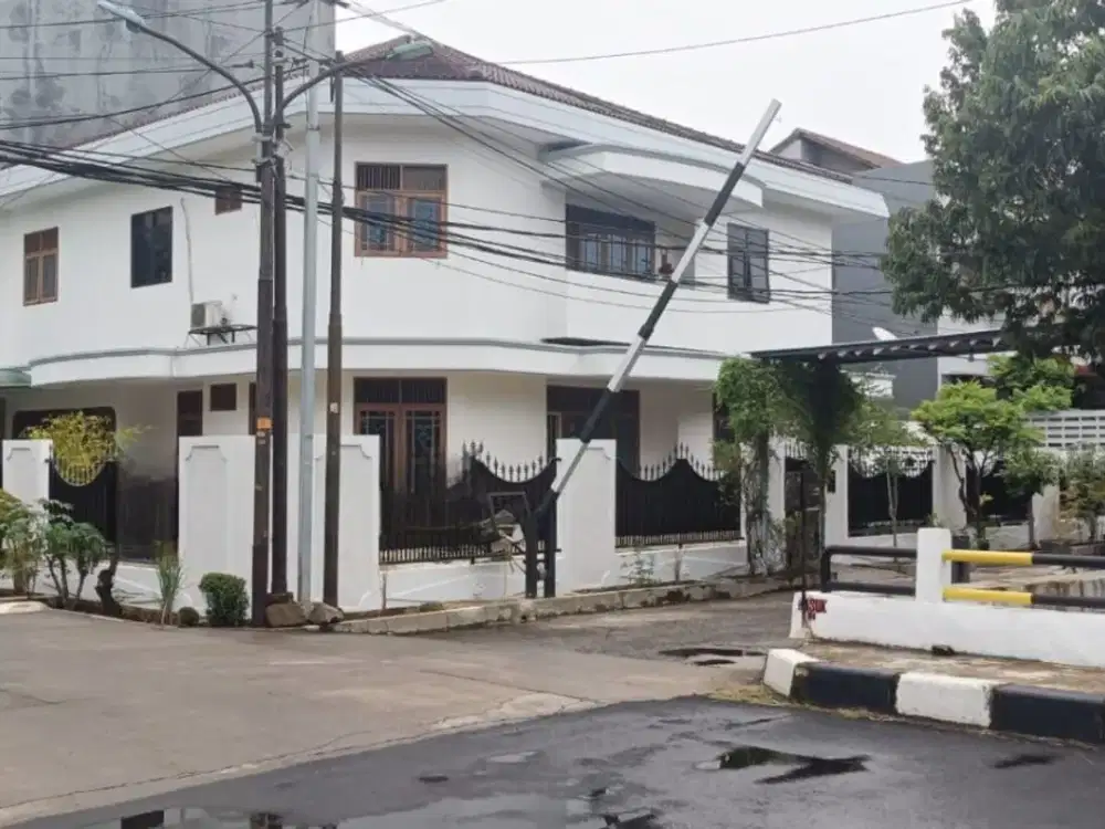 Rumah Pondok Gading Utama Kelapa Gading 22x19m 2 lantai, hoek, murah