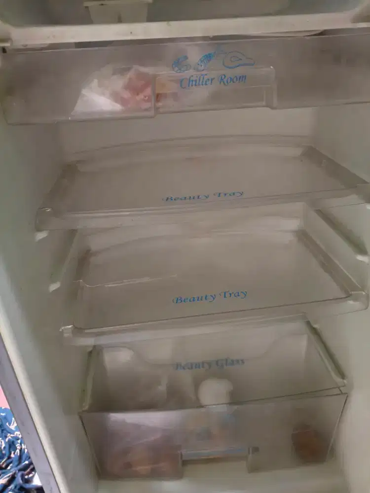 Di jual kulkas satu pintu