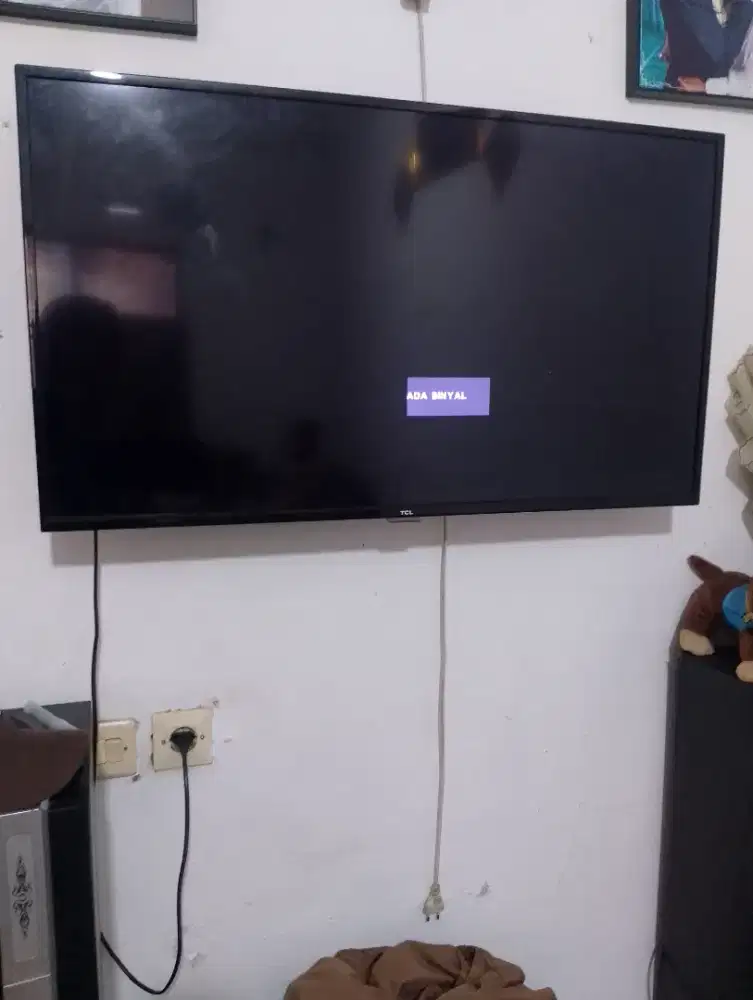 Jual tv tcl 40 in kumplit keadaan kaya di foto mati sebelah