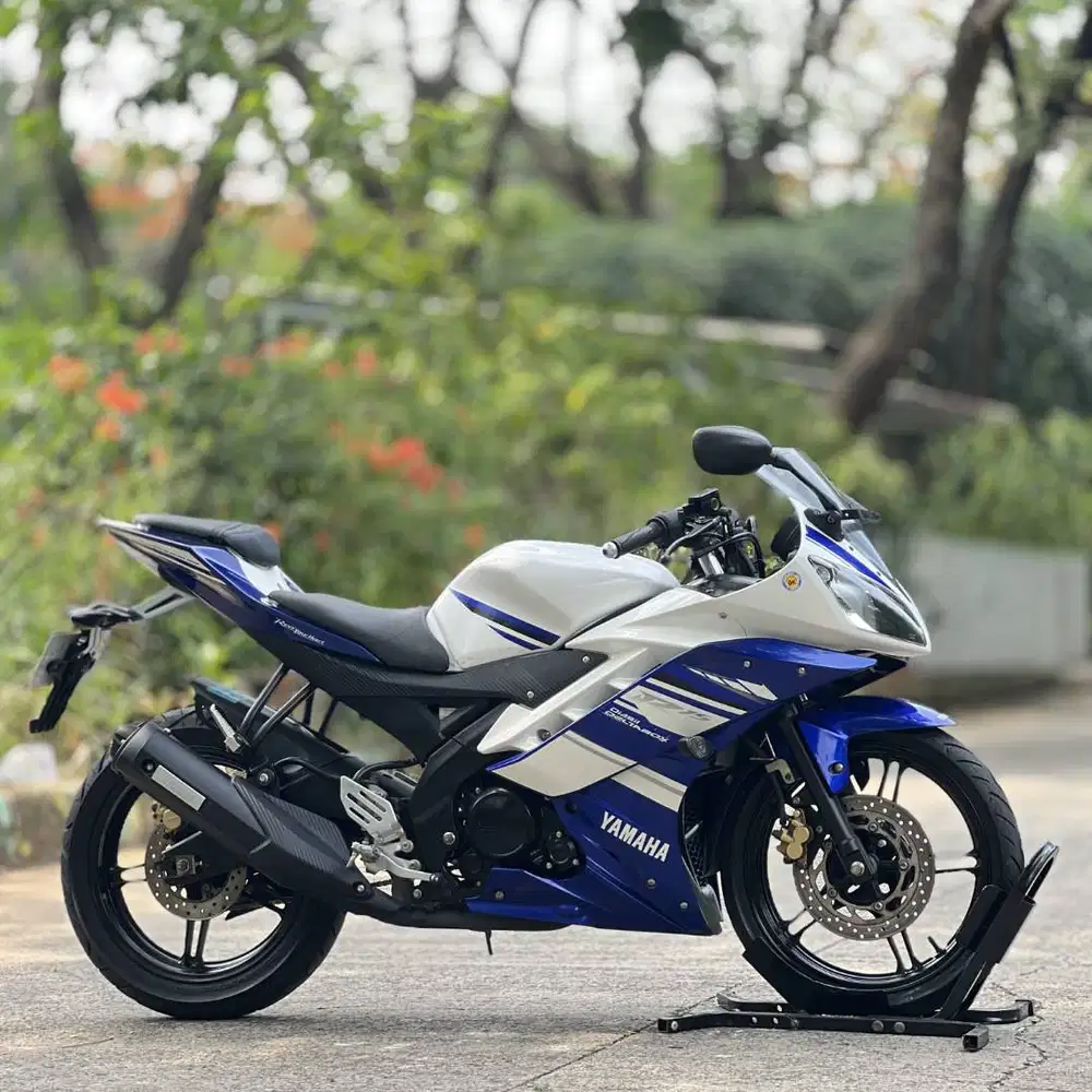 YAMAHA YZF R15 V2 BIRU PUTIH 2015 KM 8K PAJAK PANJANG SIAP GASPOL