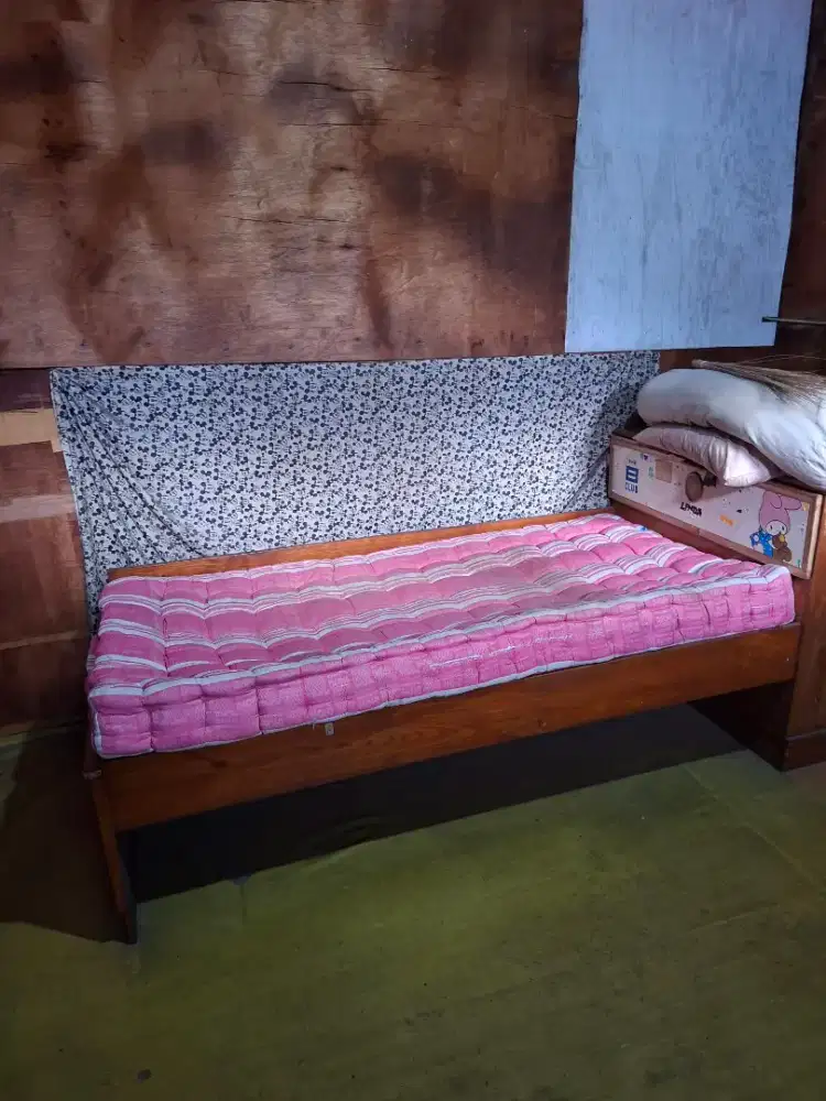 Dijual ranjang kayu dan kasur kapuk