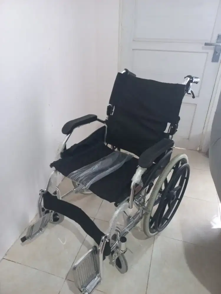 Dijual kursi roda portable merk Gea FS 863 M