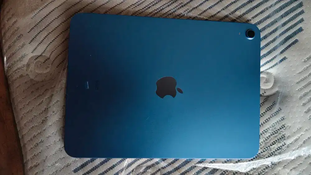 Ipad gen 10 54 gb wifi only incld Keyboard & Pen