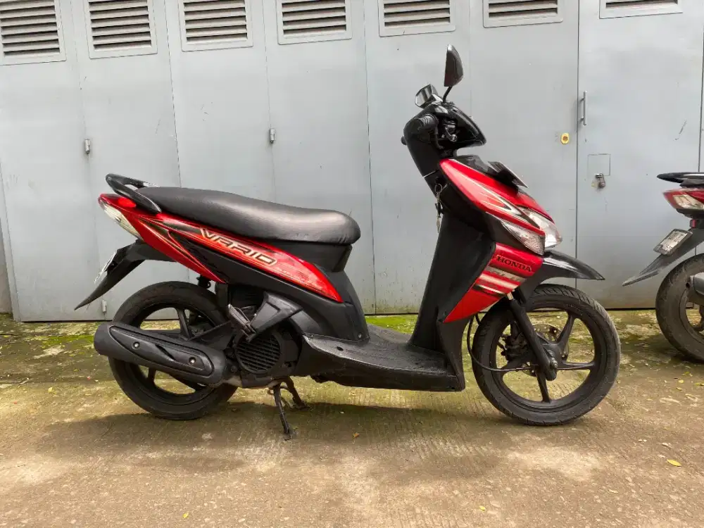 Vario karbu merah