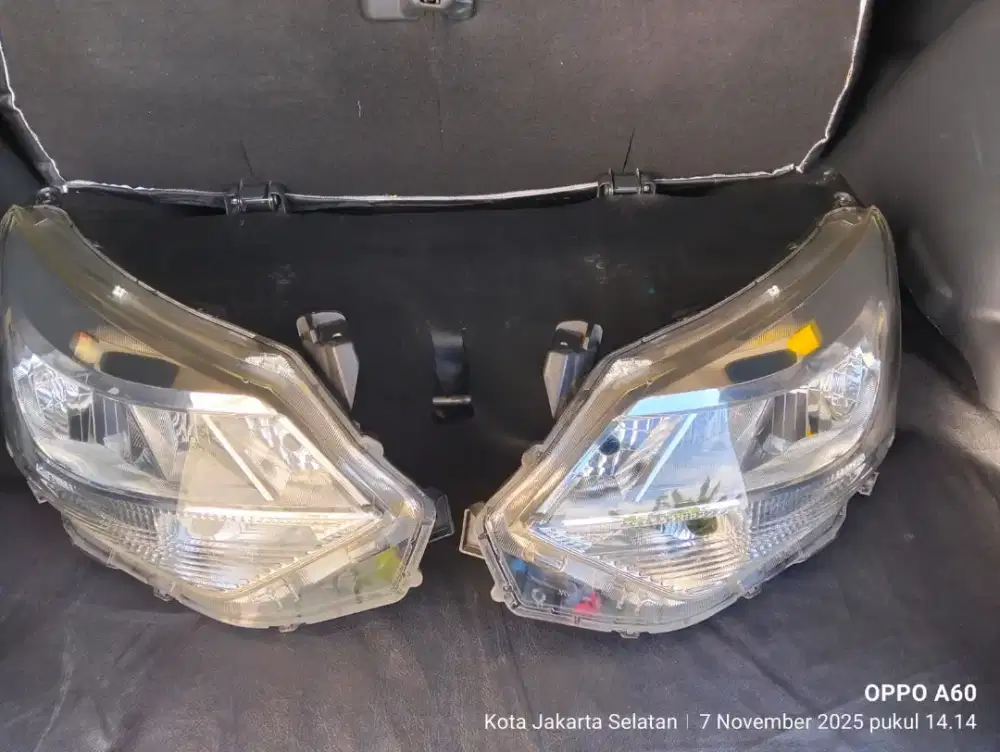 Lampu depan sigra r facelift ori