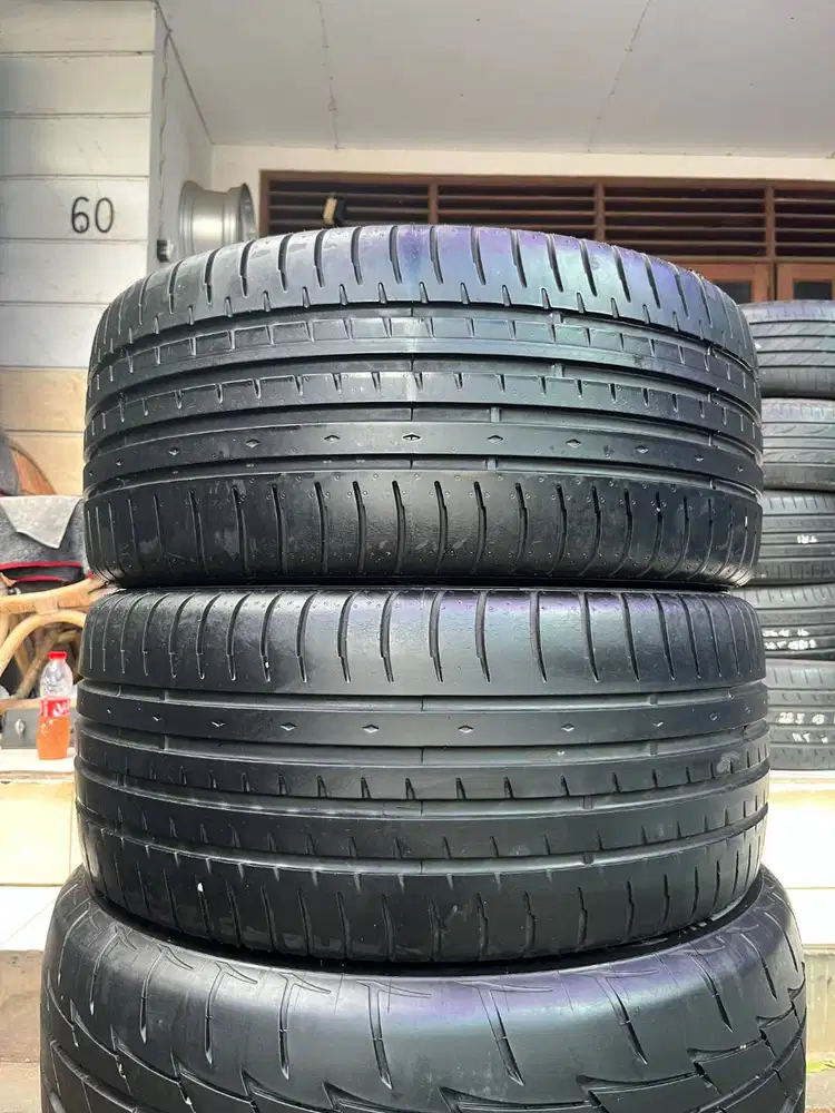 Ban Accelera  235 40 r18 2Pcs