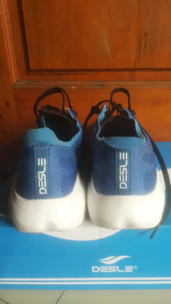 sepatu running desle size 38