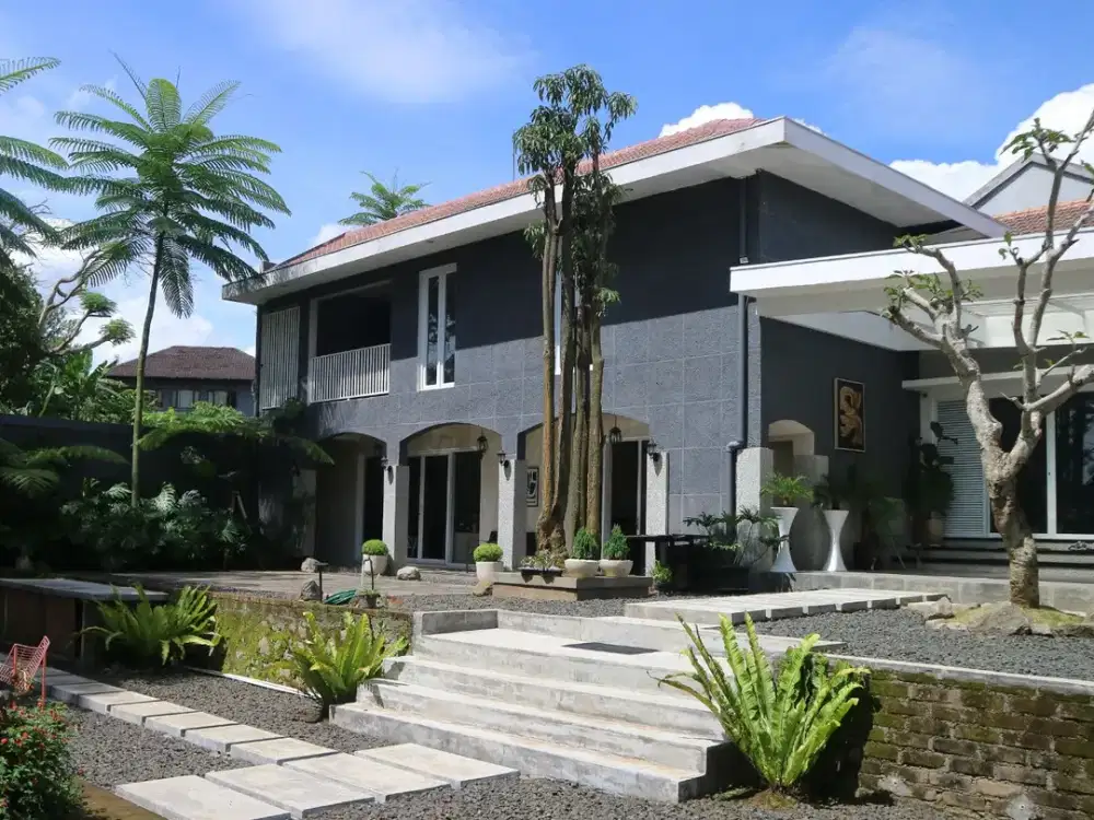 Jual Rumah LUAS dan NYAMAN di Setiabudi Setiabudhi Bandung Utara Bonus FURNISHED