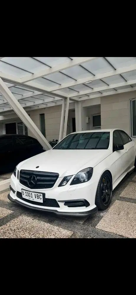 Mercedes-Benz E300 2010 Bensin