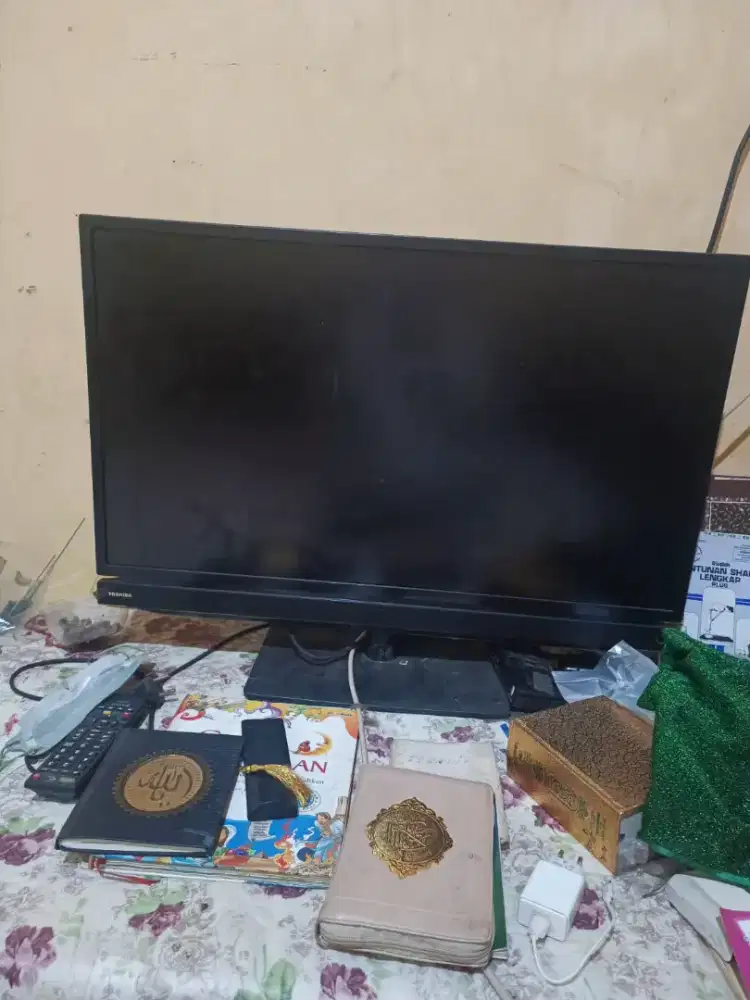 Tv led toshiba 32 inchi