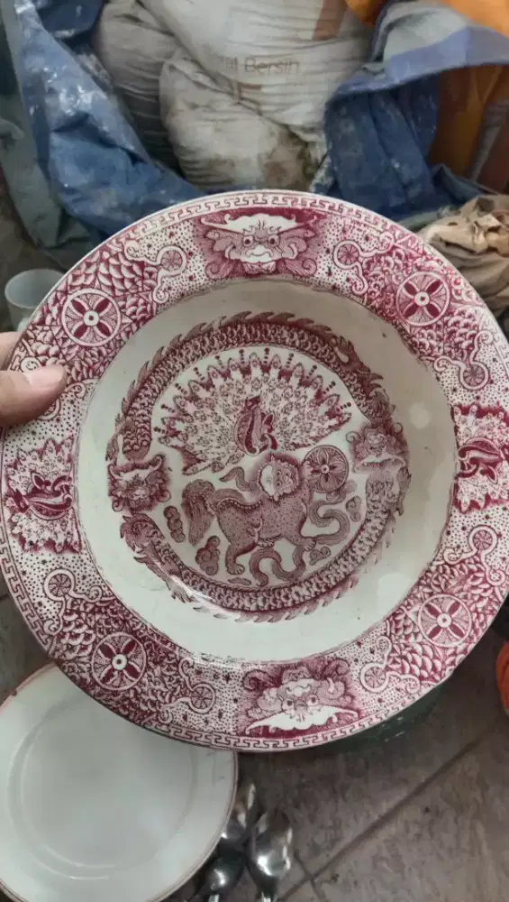 Piring pajangan motif budaya