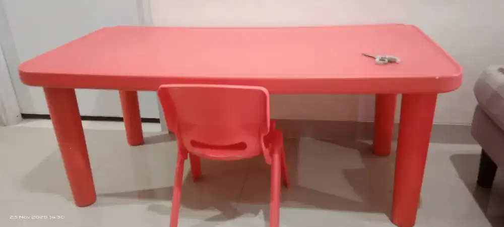 Meja belajar anak