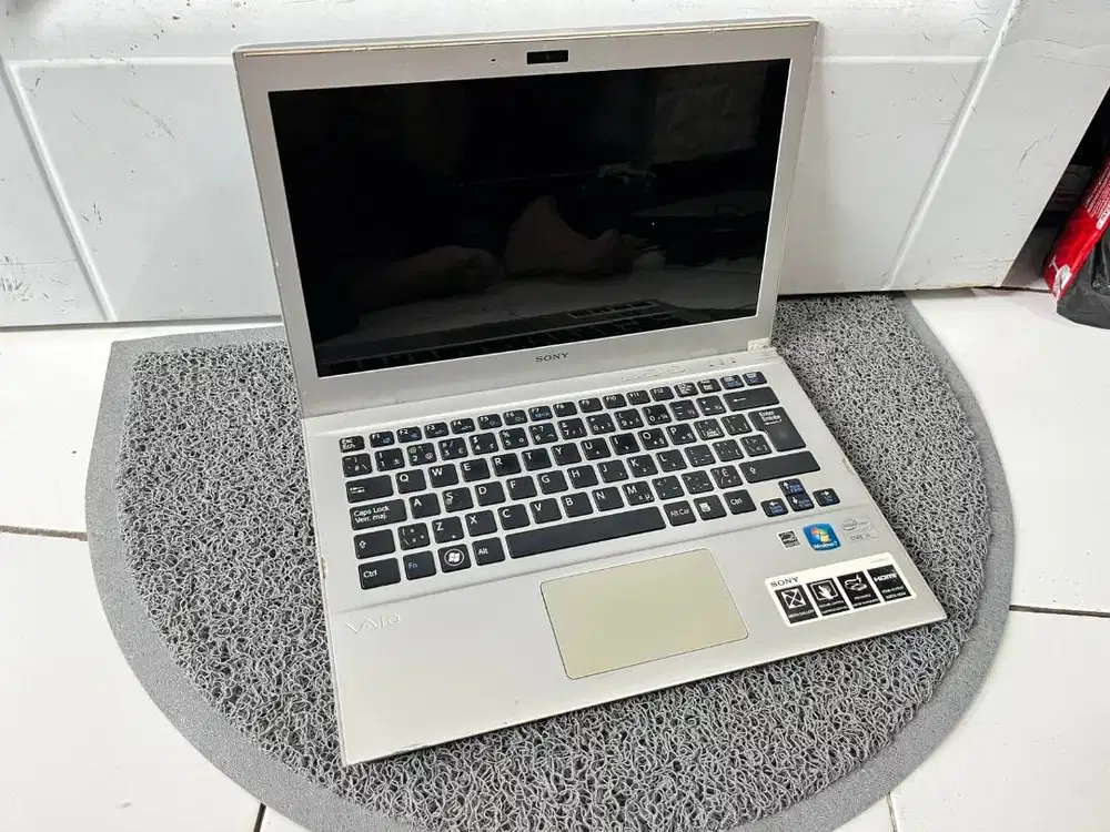 Laptop sony vaio svt131A11L silver 13inch  Windows 10 pro 64bit