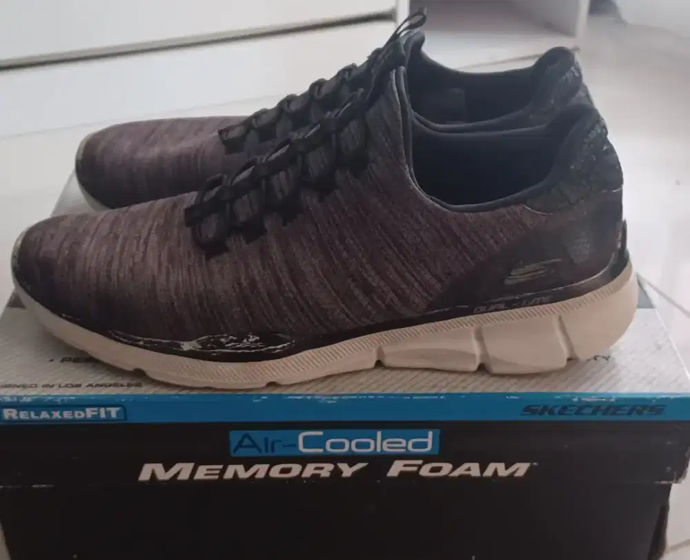 Skechers relaxed fit memory foam