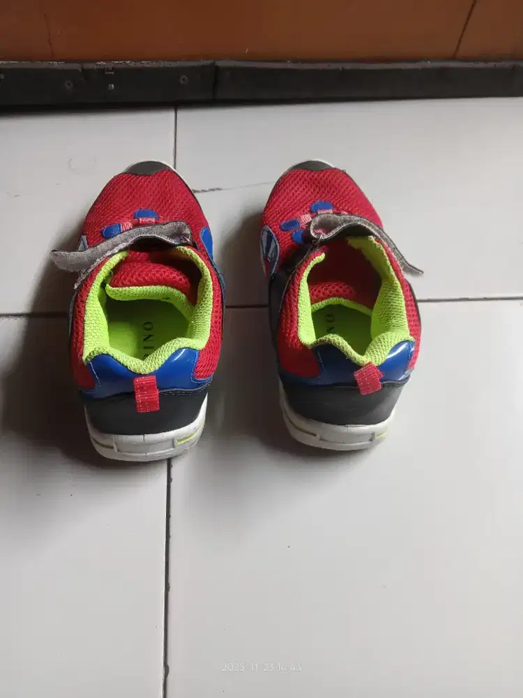 Sepatu anak cowok