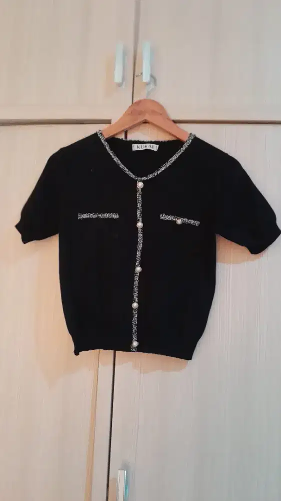 Atasan knit warna hitam