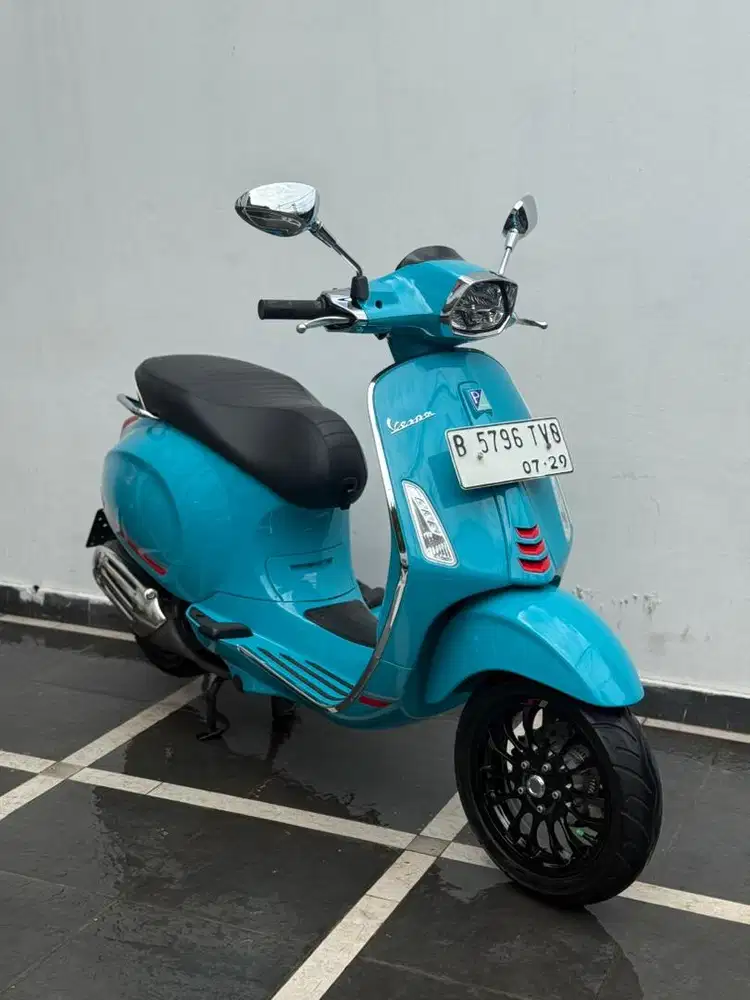 Vespa Sprint S 2023 (km 7rb perak)