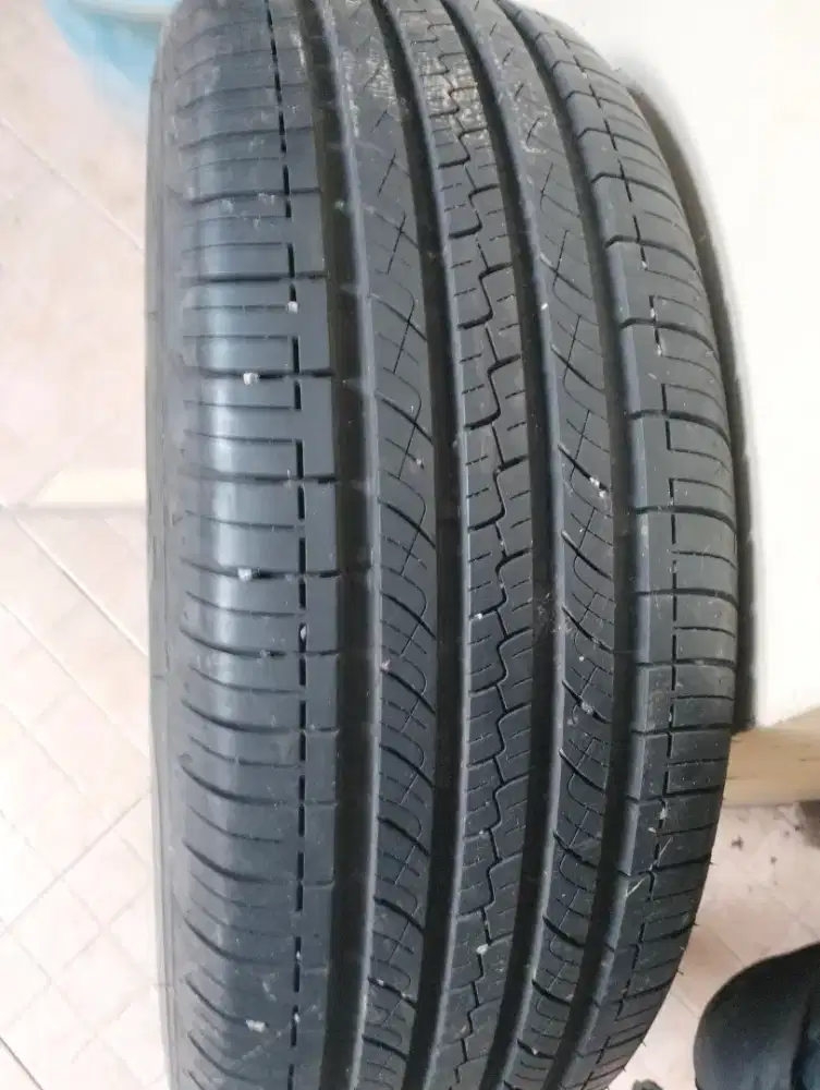 Ban mobil tubles kondisi 95%