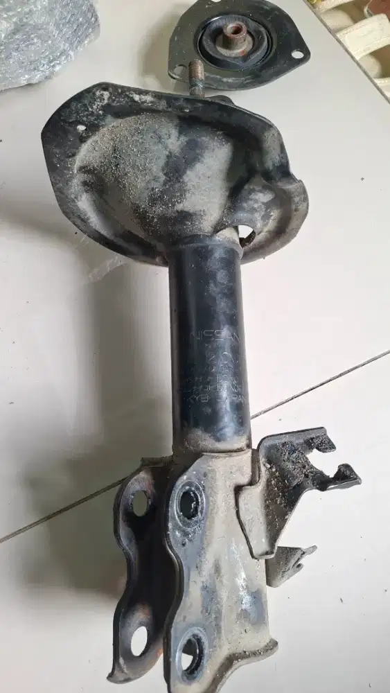 Shockbreaker depan Serena C24