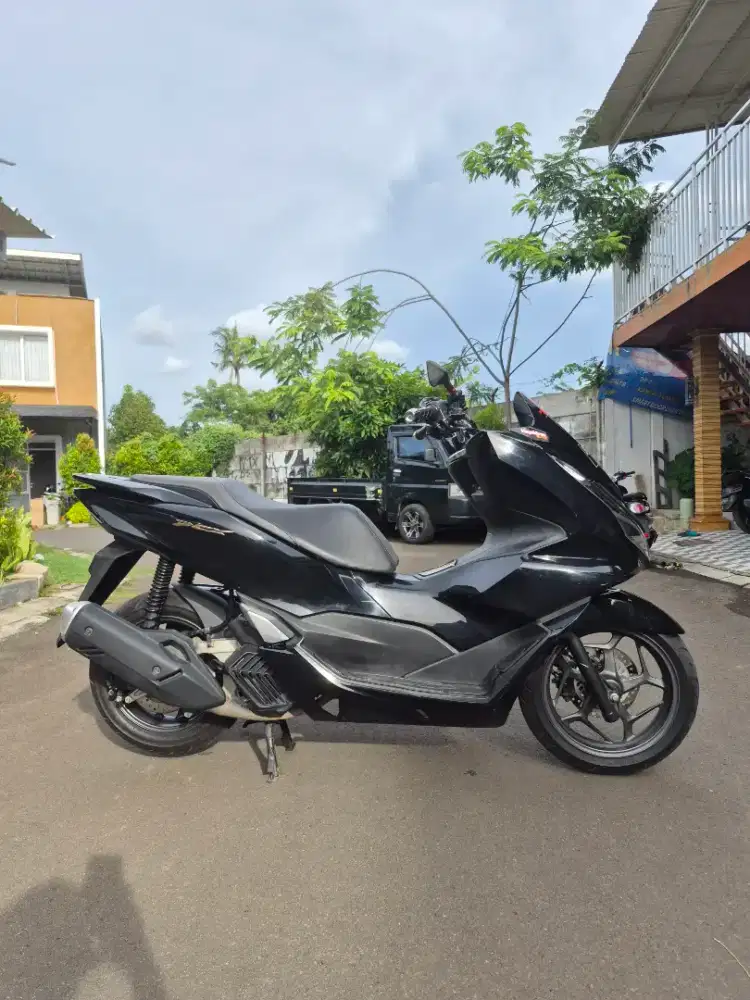 Honda PCX ABS Hitam