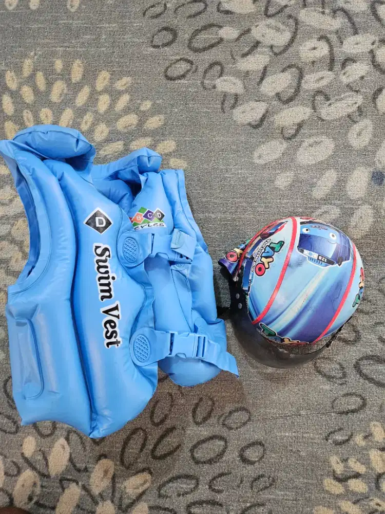 Helm tayo dan pelampung balita anak anak