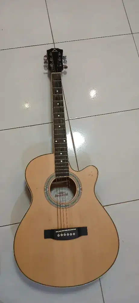 Gitar akustik dijual murah bisa nego sedikit
