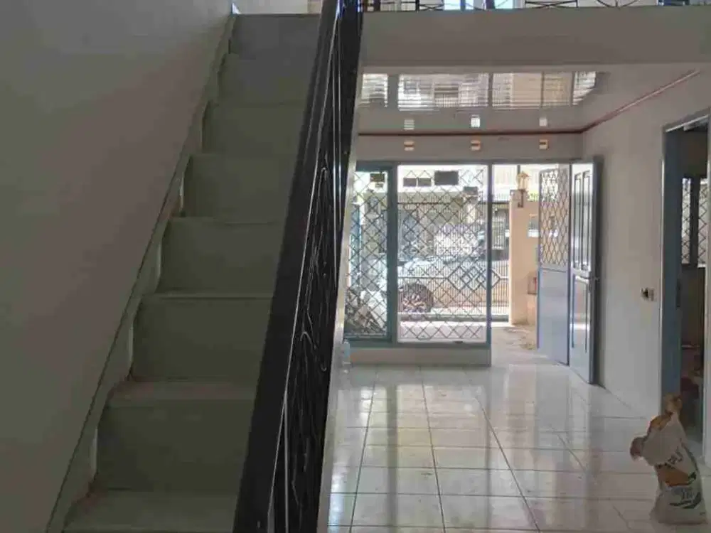 DISEWAKAN RUMAH RAPIH SIAP HUNI DI TAMAN SEMANAN INDAH, DURI KOSAMBI JAKARTA BARAT