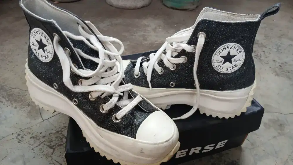 Converse Run Star Hike Platform High Black Egret A07947C

(Preloved)