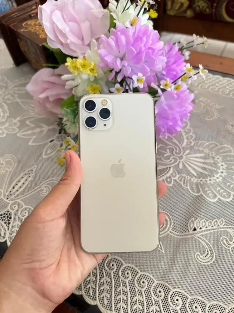 iPhone 11 Pro 256GB & iPhone XR 64GB