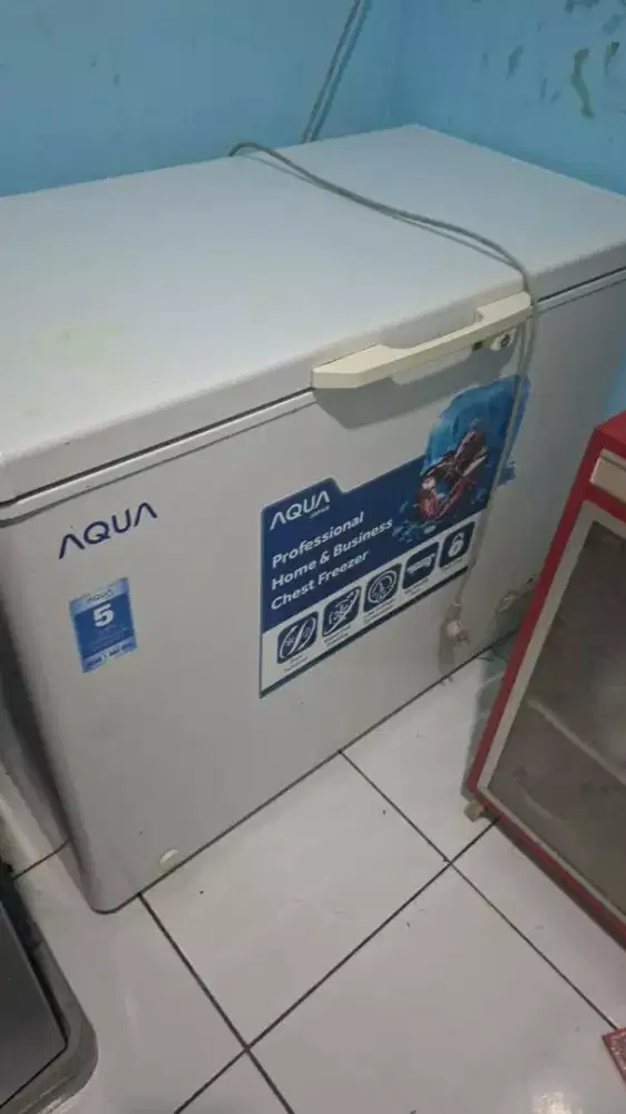Jual cepat freezer aqua