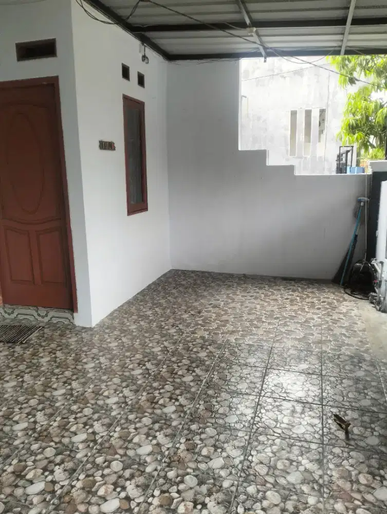 Di kontrakan rumah