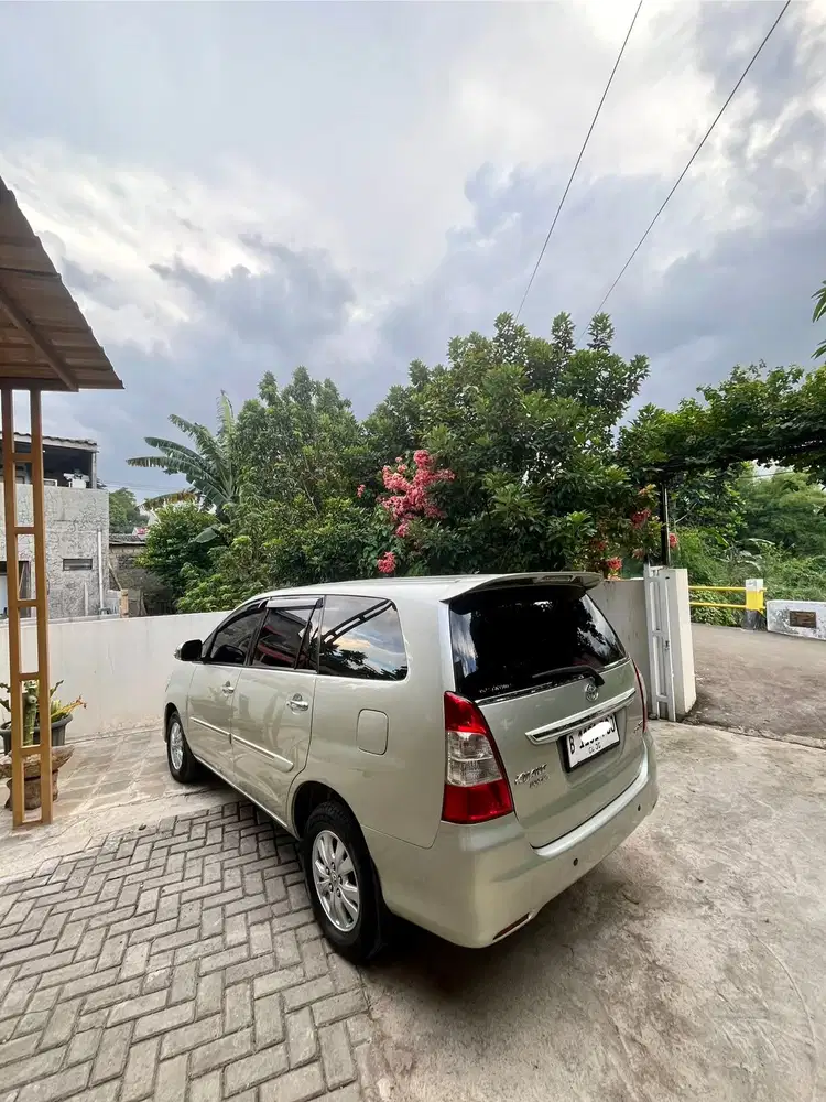 Toyota Kijang Innova 2012 Bensin