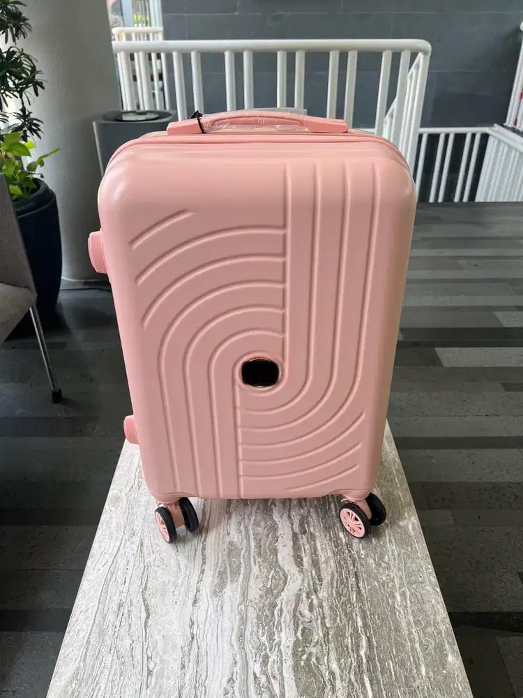 Koper 20 inch, TSA lock, ada tempat ngecas