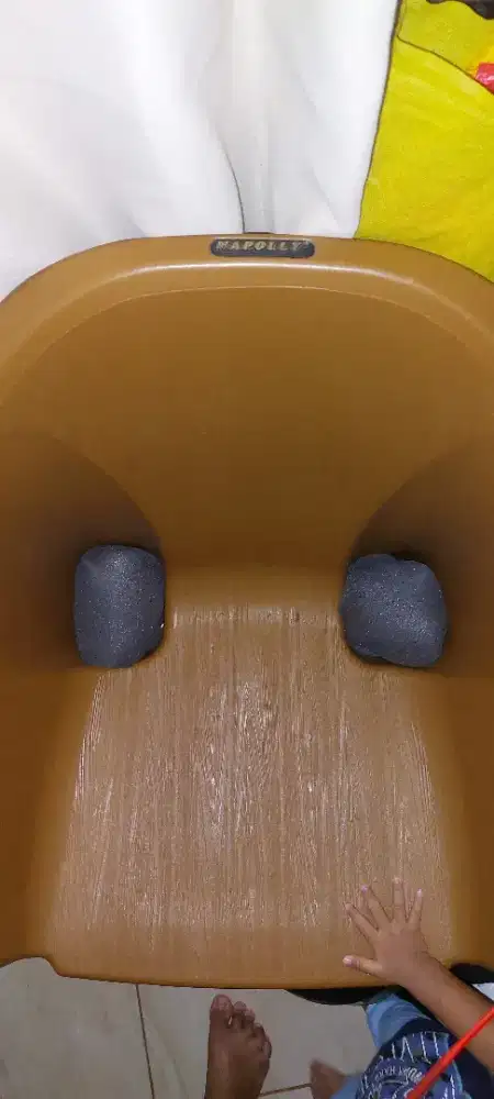 Kursi napolly dengan sandaran tangan