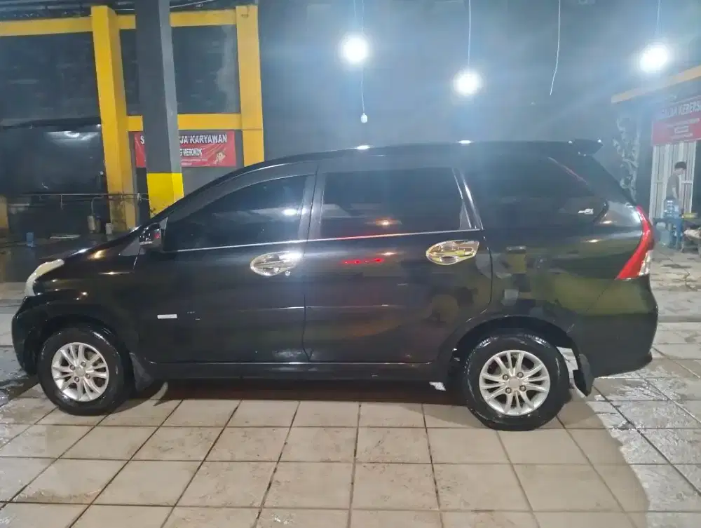 XENIA R 2013 MT black