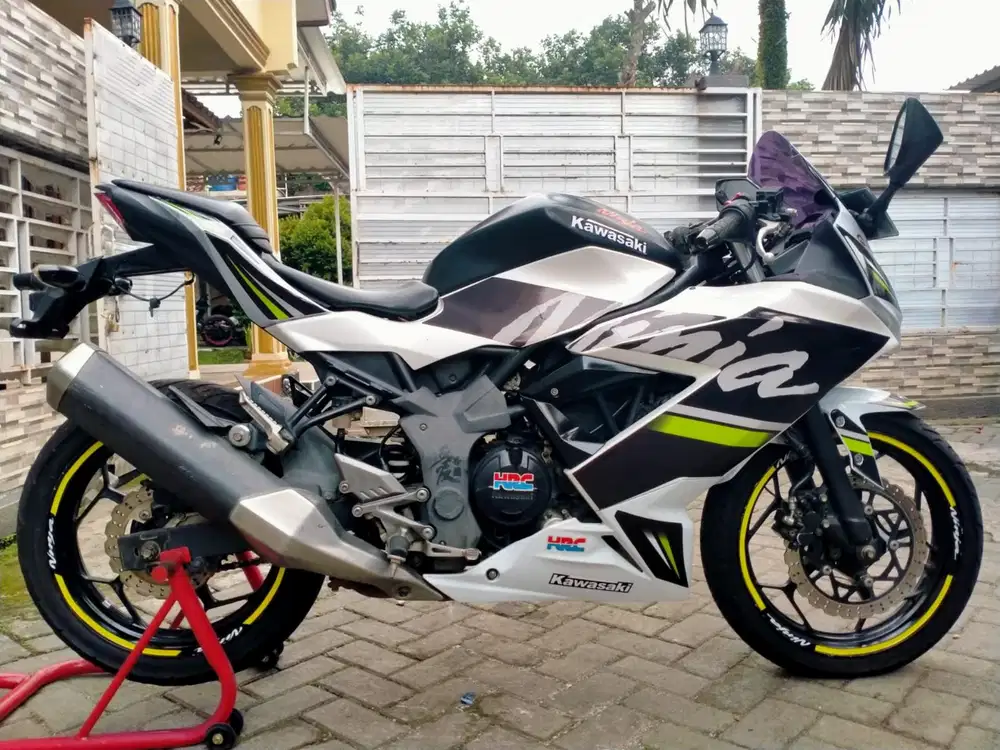 Kawasaki Ninja 250cc lengkap mesin segel kterangan detail dibawah