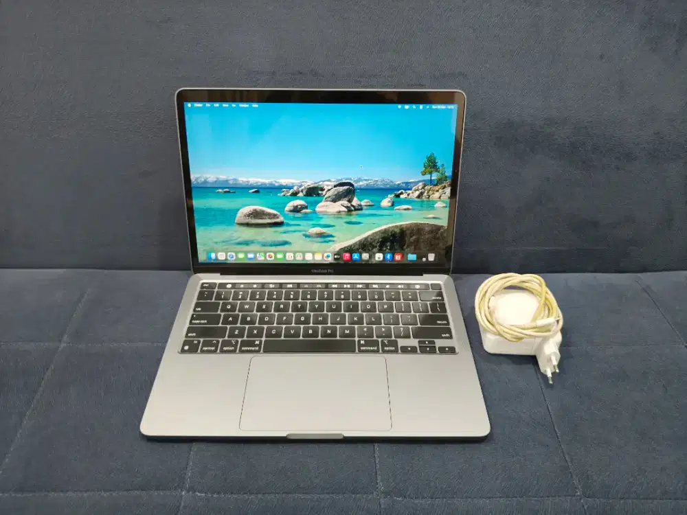 MacBook Pro 13 2022 MNEH3 Apple M2 RAM 8GB SSD 256GB Mulus No Minus