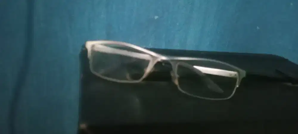 Comot fesin priaoakley