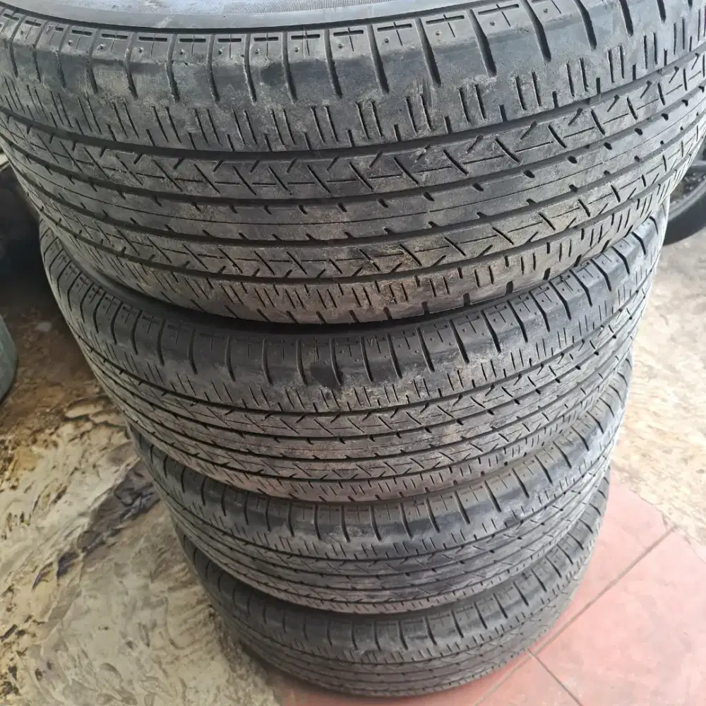 Ban 215 55 17 bridgestone turanza er33 hrv juke innova venturer