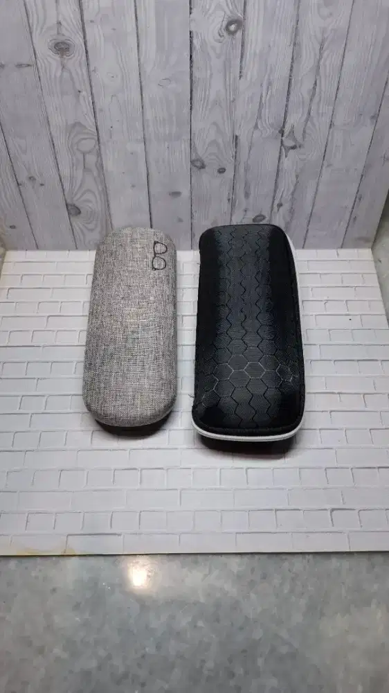 Tempat Box Kacamata Abu