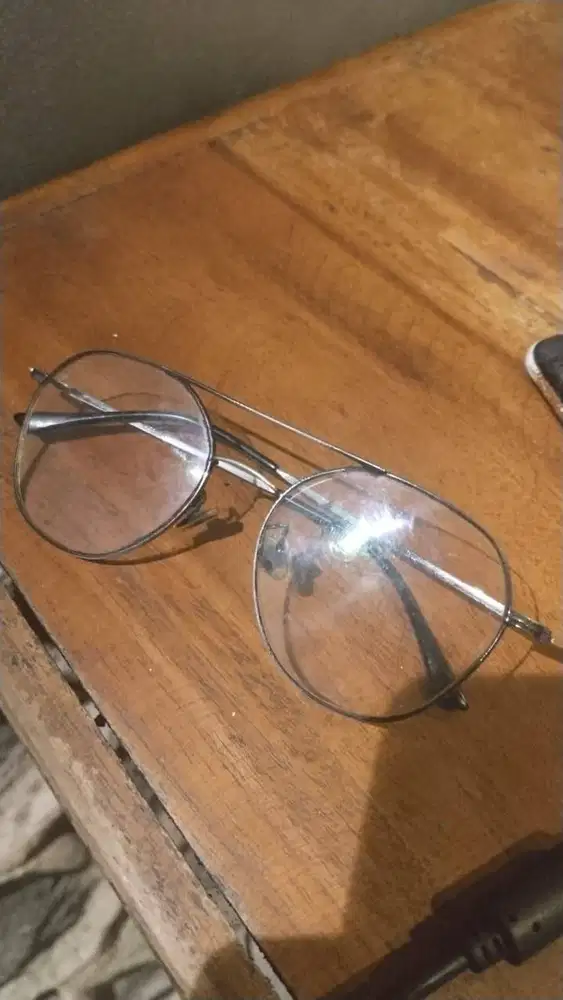 Kacamata Stylish Masculine Hitam