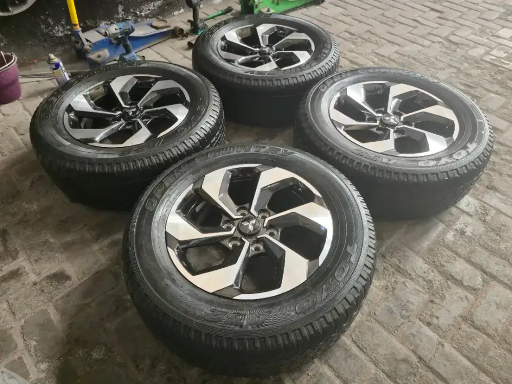 Velg Ban TOYO TEBAL 90% Ori Pajero Dakar R18 Exceed GLX Strada Triton
