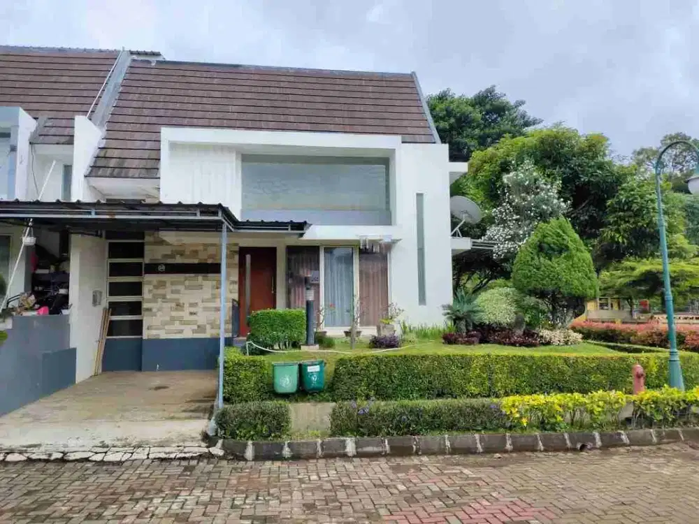 Rumah Posisi Hook di Jalan Boulevard Rancamaya Golf Bogor
