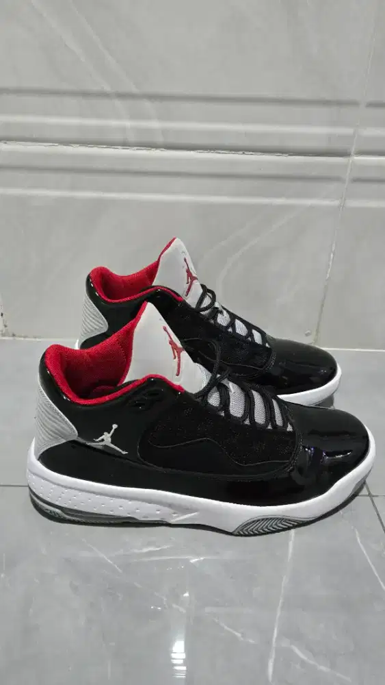 Sepatu jordan size 43