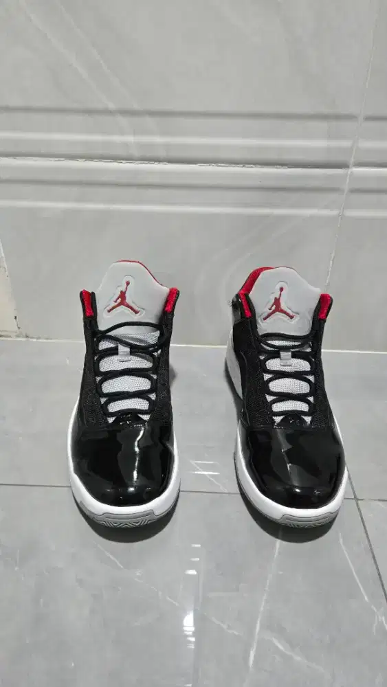 Sepatu jordan size 43